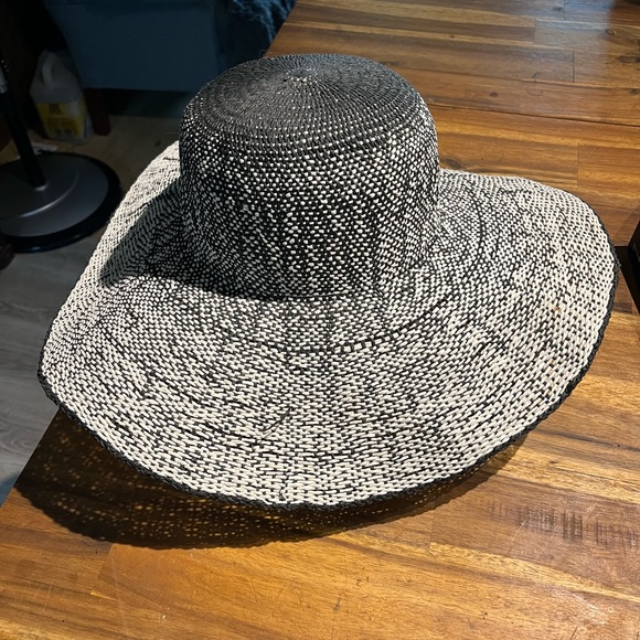 Ladies floppy hats - Picture 3 of 3